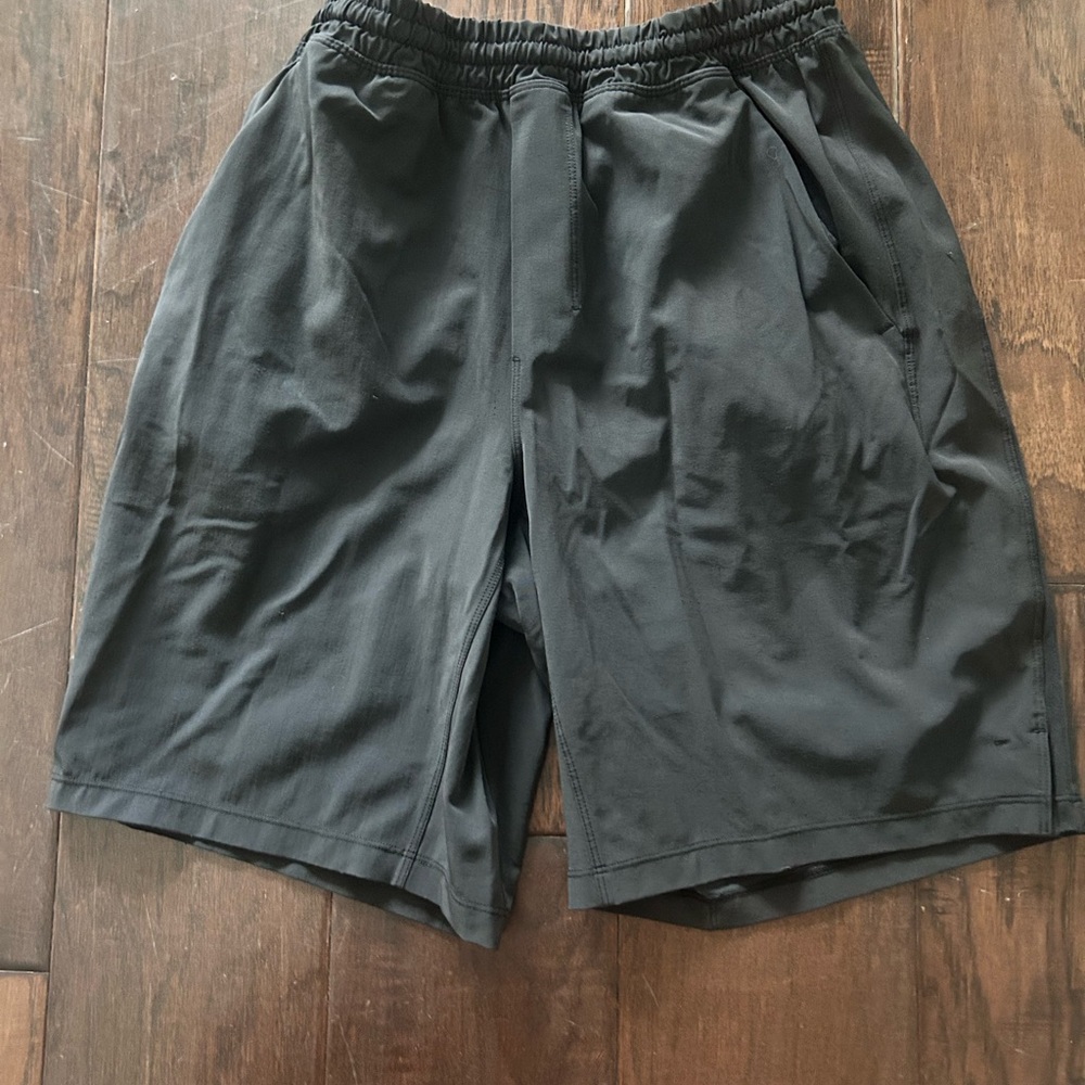 Lululemon pacebreaker 9” Men's Black Shorts size small